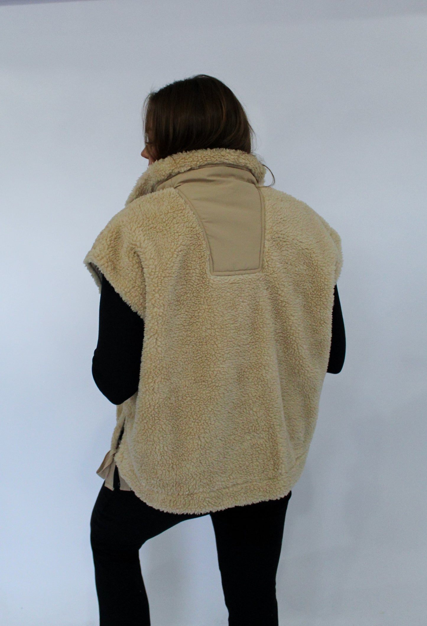 STAY WARM VEST - BEIGE
