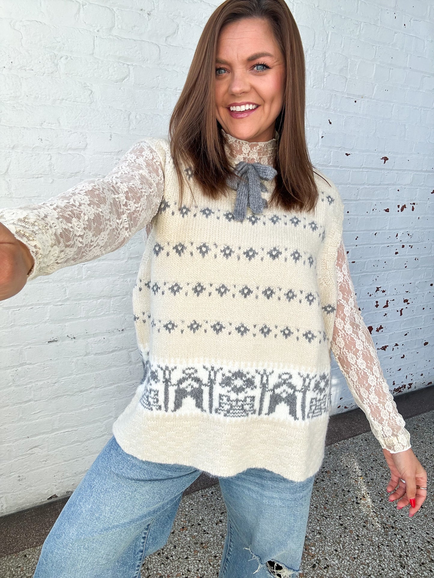 WONDERLAND SWEATER VEST