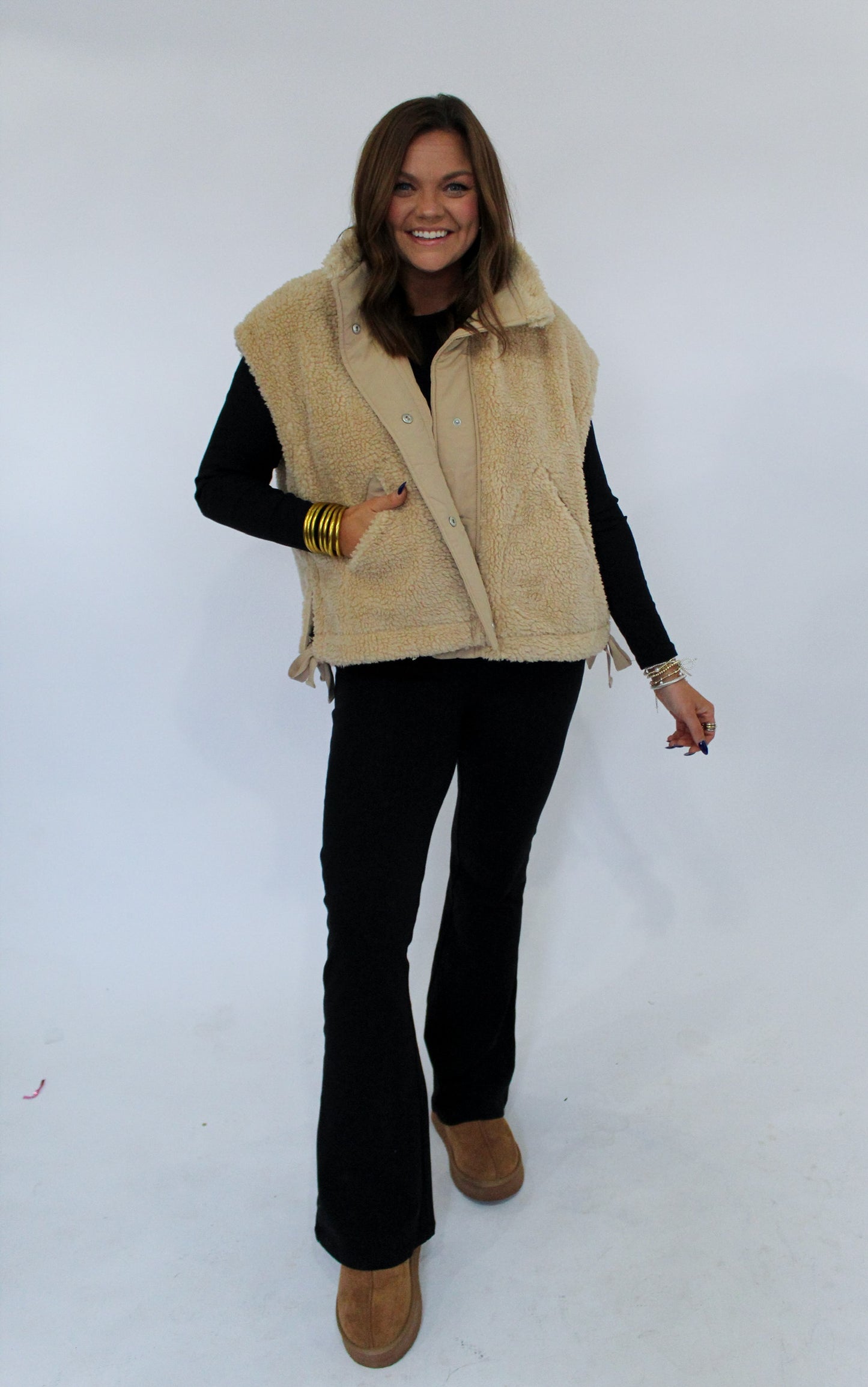 STAY WARM VEST - BEIGE