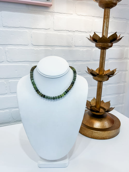 MINI MARBLED BEADED NECKLACE - OLIVE