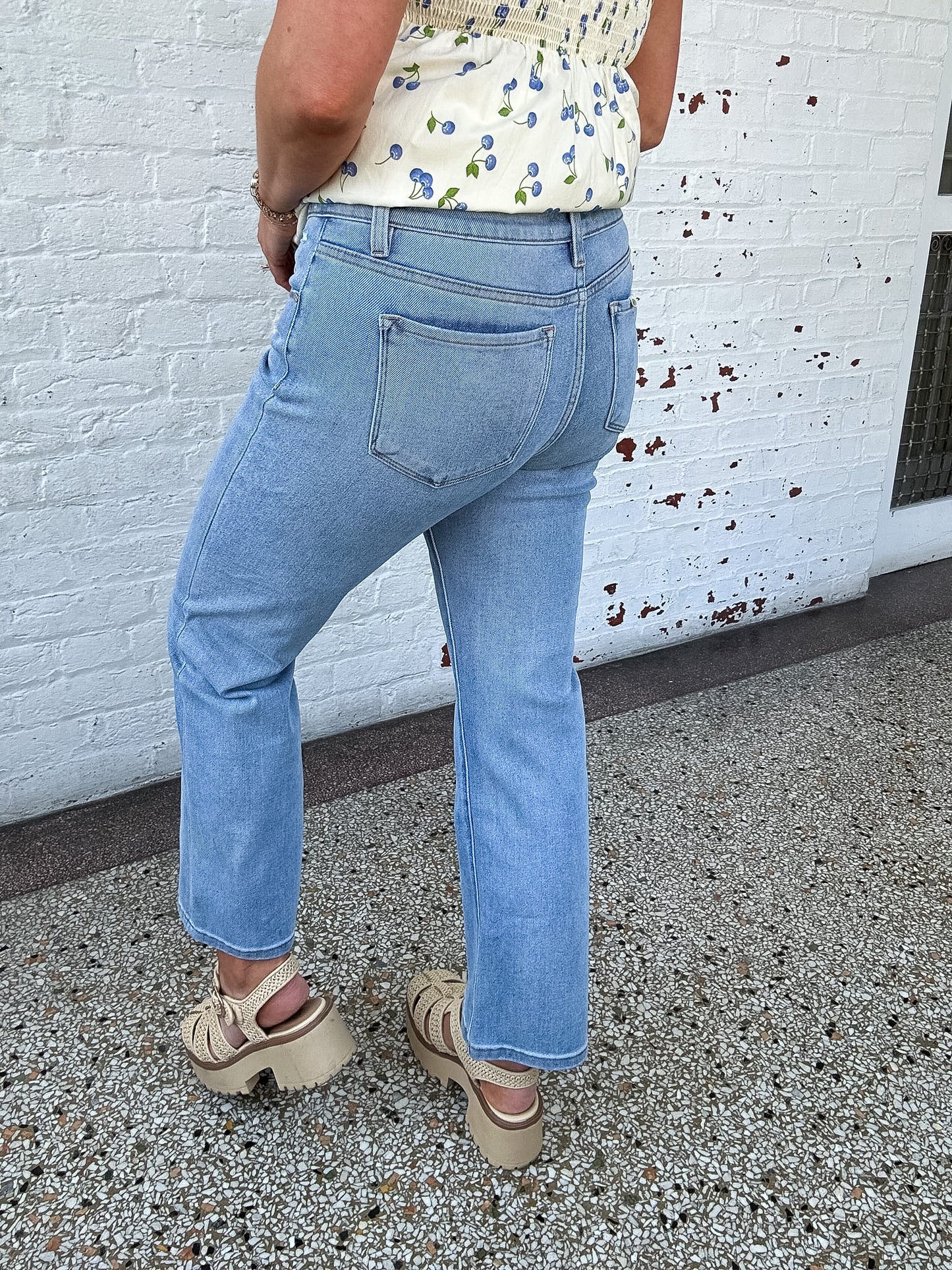 DAILY DENIM JEANS - LIGHT WASH