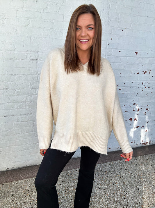 WINNIE OVERSIZED V-NECK SWEATER - CREAM