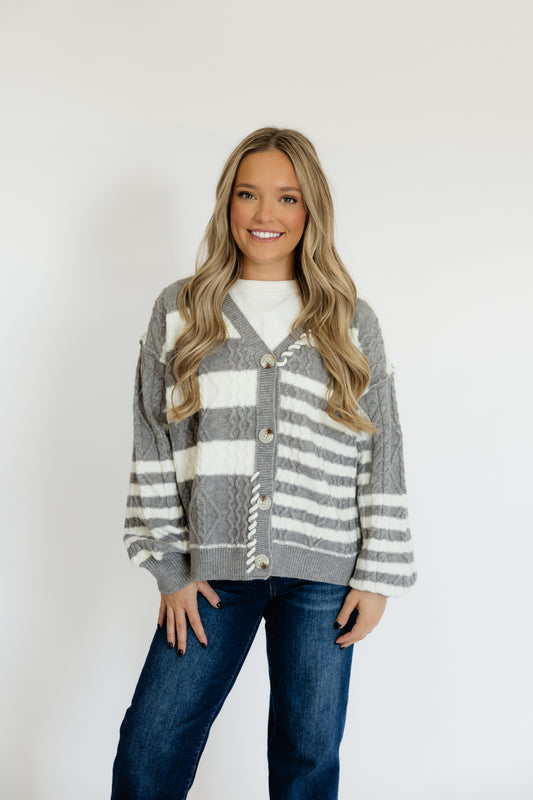 SNOWFALL CABLE STITCH SWEATER