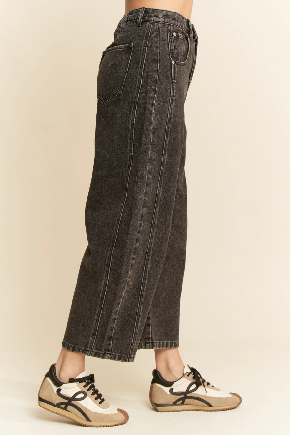 BLACK DENIM BARREL JEANS
