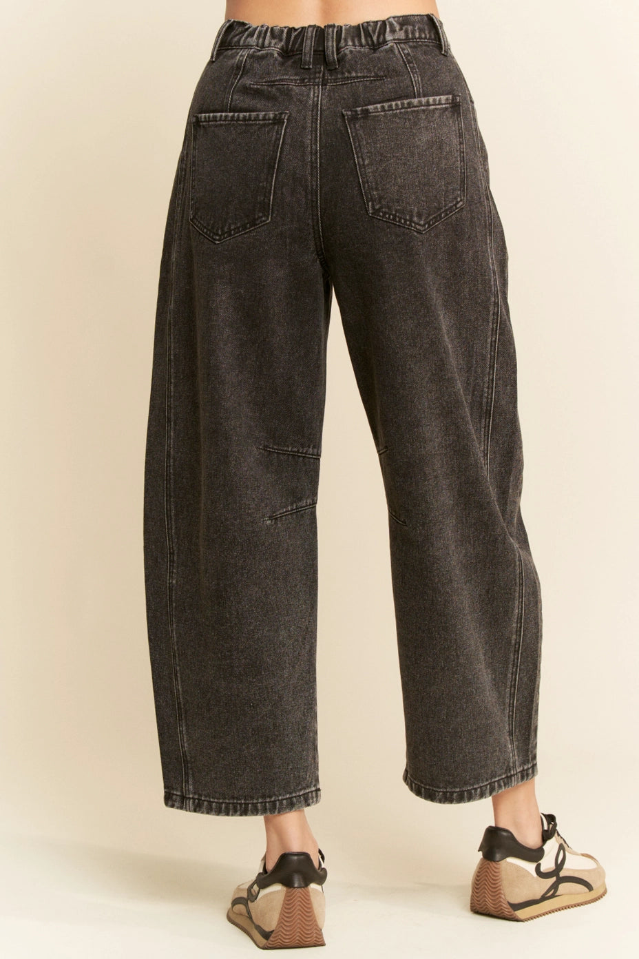 BLACK DENIM BARREL JEANS