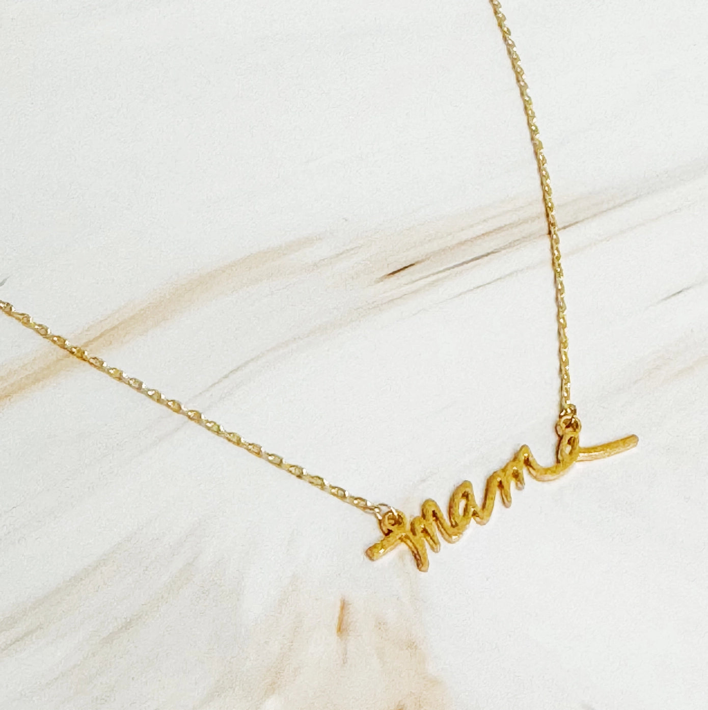 MAMA SCRIPT NECKLACE - GOLD